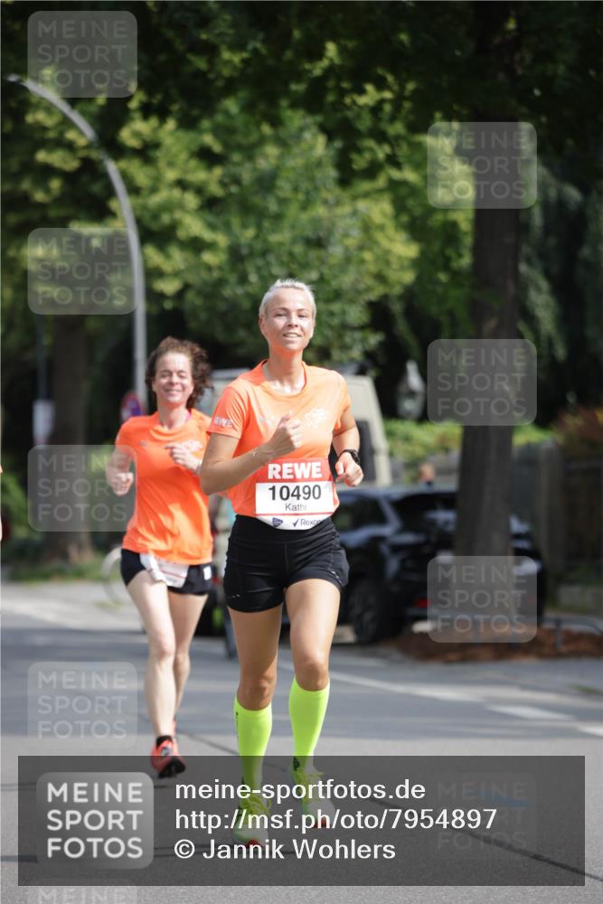 15.06.2025 - REWE Women's Run Jannik Wohlers http://msf.ph/oto/7954897 15.06.2025 08:50:16 Laufen 10490 meine-sportfotos.de