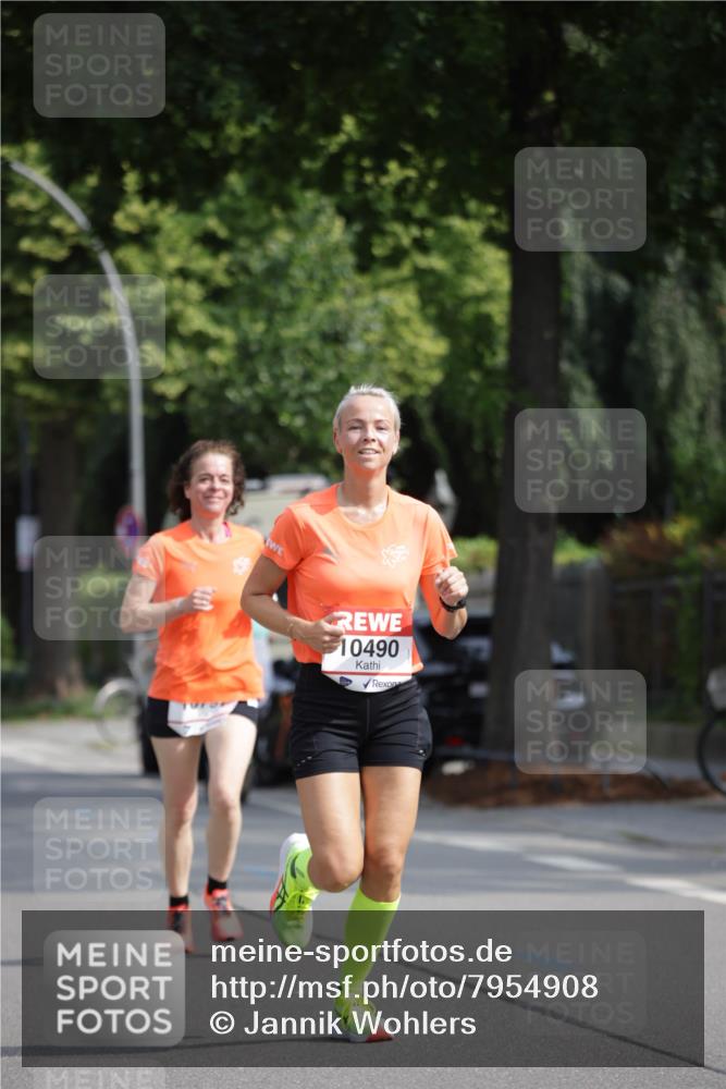 15.06.2025 - REWE Women's Run Jannik Wohlers http://msf.ph/oto/7954908 15.06.2025 08:50:16 Laufen 10490 meine-sportfotos.de