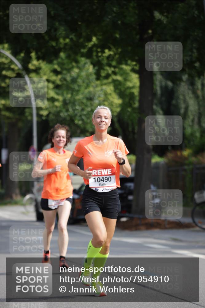 15.06.2025 - REWE Women's Run Jannik Wohlers http://msf.ph/oto/7954910 15.06.2025 08:50:16 Laufen 10490 meine-sportfotos.de