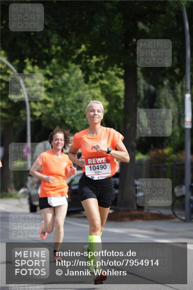 15.06.2025 - REWE Women's Run Jannik Wohlers http://msf.ph/oto/7954914 15.06.2025 08:50:16 Laufen 10490 meine-sportfotos.de