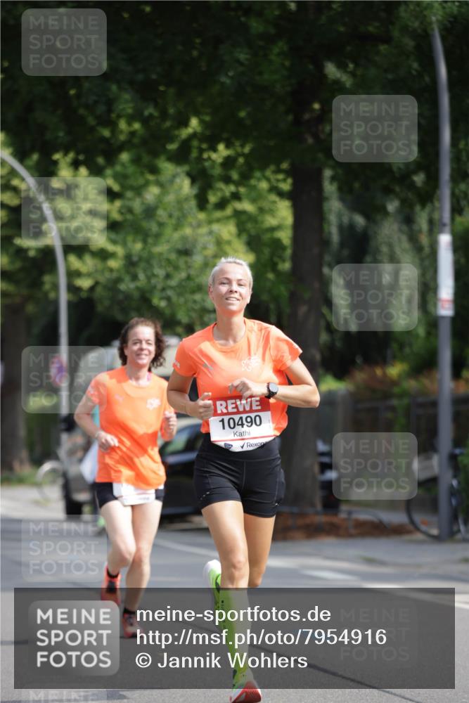 15.06.2025 - REWE Women's Run Jannik Wohlers http://msf.ph/oto/7954916 15.06.2025 08:50:16 Laufen 10490 meine-sportfotos.de