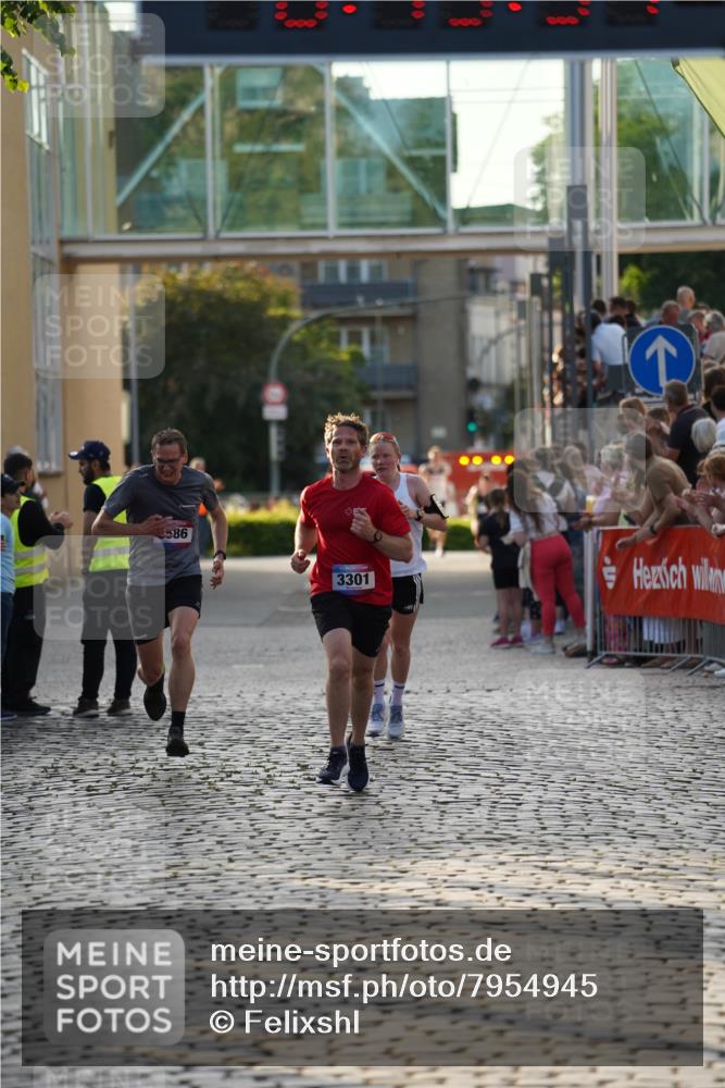 13.06.2025 - Holstenköstenlauf Felixshl http://msf.ph/oto/7954945 13.06.2025 19:45:31 Laufen 2768, 3301, 3586 meine-sportfotos.de