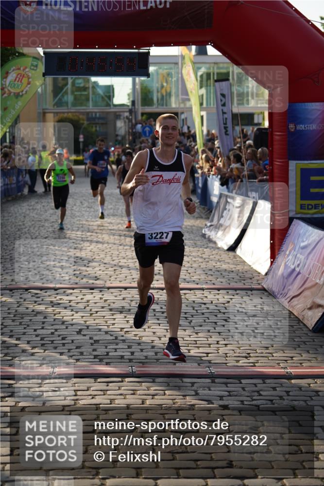 13.06.2025 - Holstenköstenlauf Felixshl http://msf.ph/oto/7955282 13.06.2025 19:45:53 Laufen 2989, 3227, 3280, 3771 meine-sportfotos.de