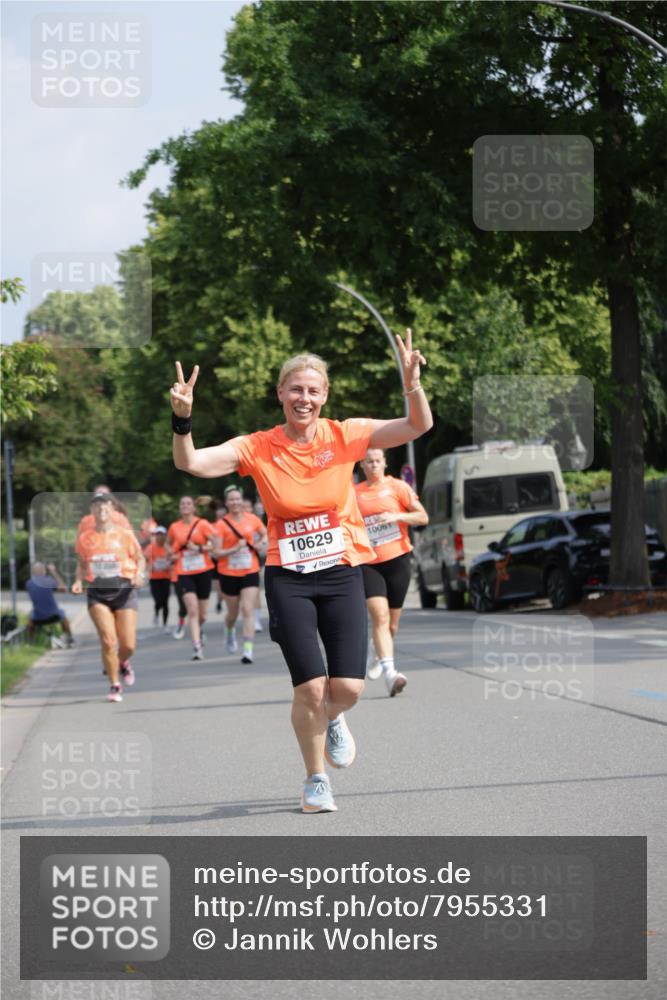 15.06.2025 - REWE Women's Run Jannik Wohlers http://msf.ph/oto/7955331 15.06.2025 08:50:52 Laufen 10629 meine-sportfotos.de