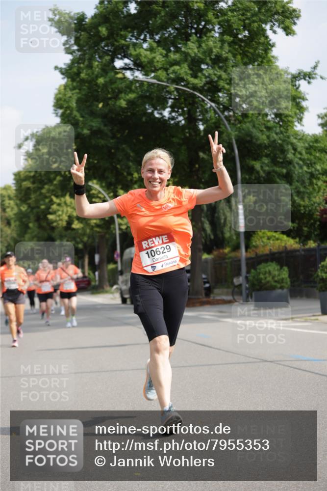 15.06.2025 - REWE Women's Run Jannik Wohlers http://msf.ph/oto/7955353 15.06.2025 08:50:53 Laufen 10629 meine-sportfotos.de