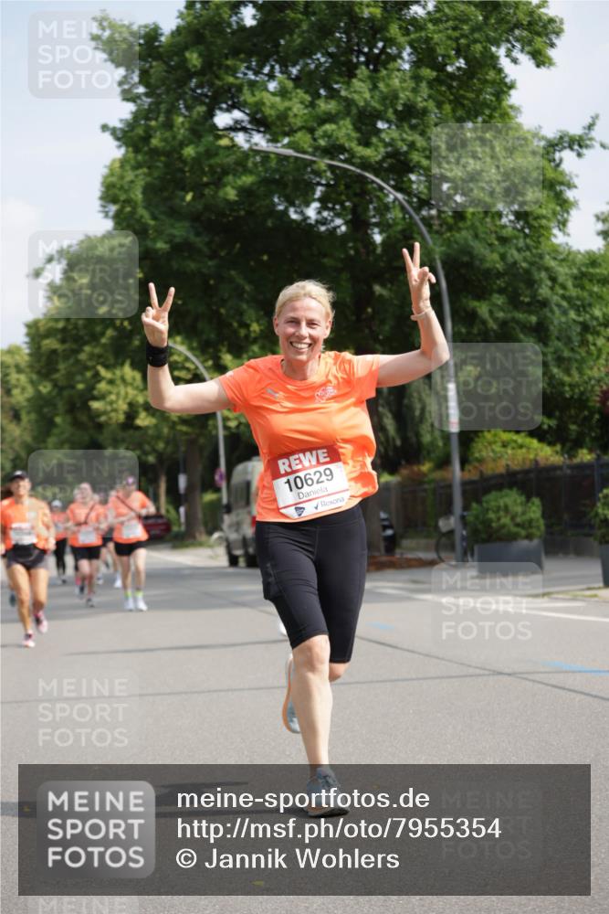 15.06.2025 - REWE Women's Run Jannik Wohlers http://msf.ph/oto/7955354 15.06.2025 08:50:53 Laufen 10629 meine-sportfotos.de