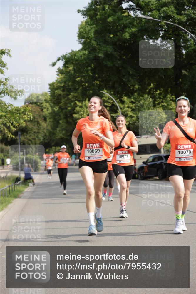 15.06.2025 - REWE Women's Run Jannik Wohlers http://msf.ph/oto/7955432 15.06.2025 08:50:57 Laufen 10069, 10071, 10070 meine-sportfotos.de