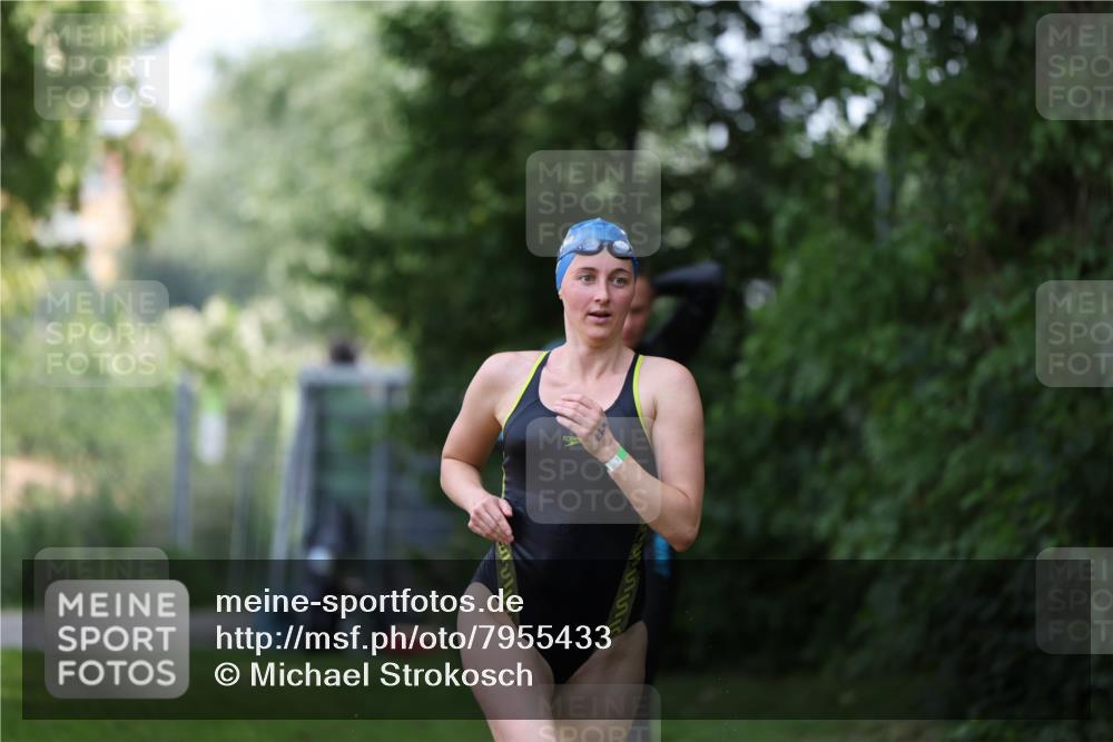 15.06.2025 - 7 Türme Triathlon Michael Strokosch http://msf.ph/oto/7955433 15.06.2025 12:32:57 Schwimmen 401, 428, 447, 472, 486, 529, 650, 660 meine-sportfotos.de