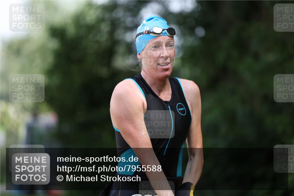 15.06.2025 - 7 Türme Triathlon Michael Strokosch http://msf.ph/oto/7955588 15.06.2025 12:33:16 Schwimmen 381, 382, 401, 428, 486, 529, 601, 650 meine-sportfotos.de