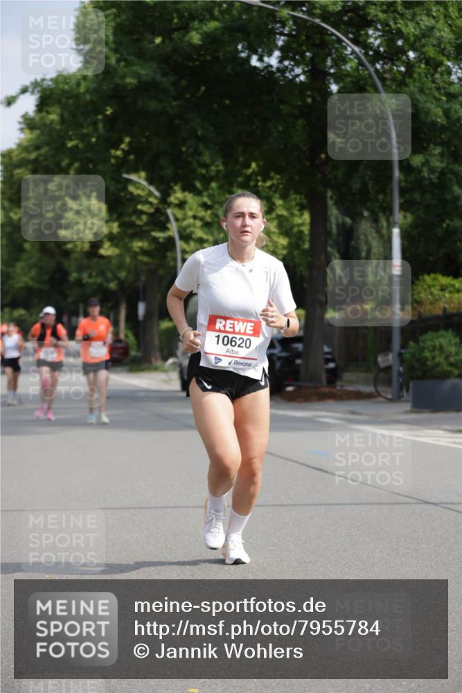 15.06.2025 - REWE Women's Run Jannik Wohlers http://msf.ph/oto/7955784 15.06.2025 08:51:20 Laufen 10620 meine-sportfotos.de