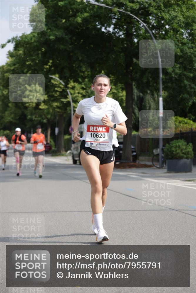 15.06.2025 - REWE Women's Run Jannik Wohlers http://msf.ph/oto/7955791 15.06.2025 08:51:21 Laufen 10620 meine-sportfotos.de