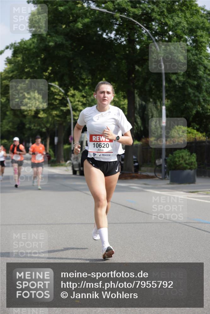 15.06.2025 - REWE Women's Run Jannik Wohlers http://msf.ph/oto/7955792 15.06.2025 08:51:21 Laufen 10620 meine-sportfotos.de