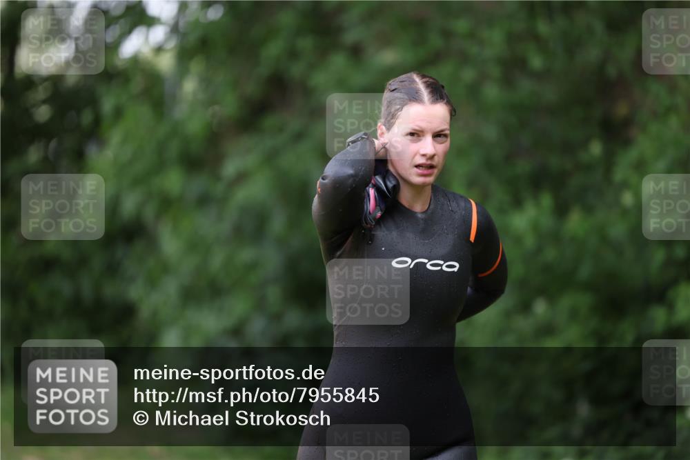 15.06.2025 - 7 Türme Triathlon Michael Strokosch http://msf.ph/oto/7955845 15.06.2025 12:34:01 Schwimmen 418, 603 meine-sportfotos.de