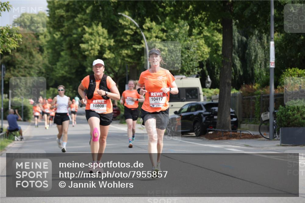 15.06.2025 - REWE Women's Run Jannik Wohlers http://msf.ph/oto/7955857 15.06.2025 08:51:24 Laufen 10808, 10449, 10417 meine-sportfotos.de
