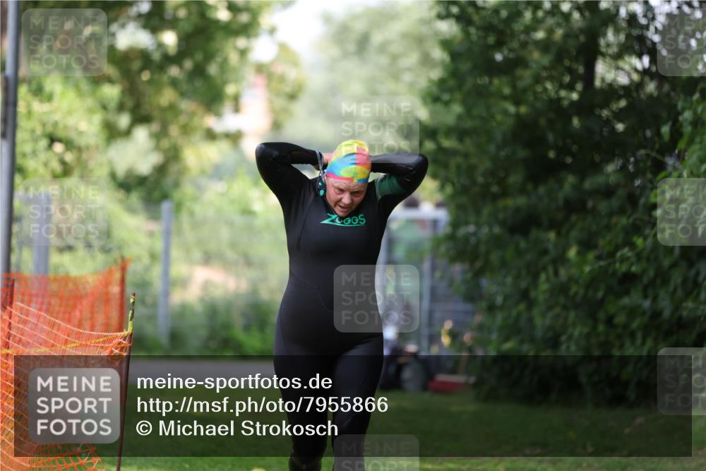15.06.2025 - 7 Türme Triathlon Michael Strokosch http://msf.ph/oto/7955866 15.06.2025 12:34:07 Schwimmen 418, 603 meine-sportfotos.de