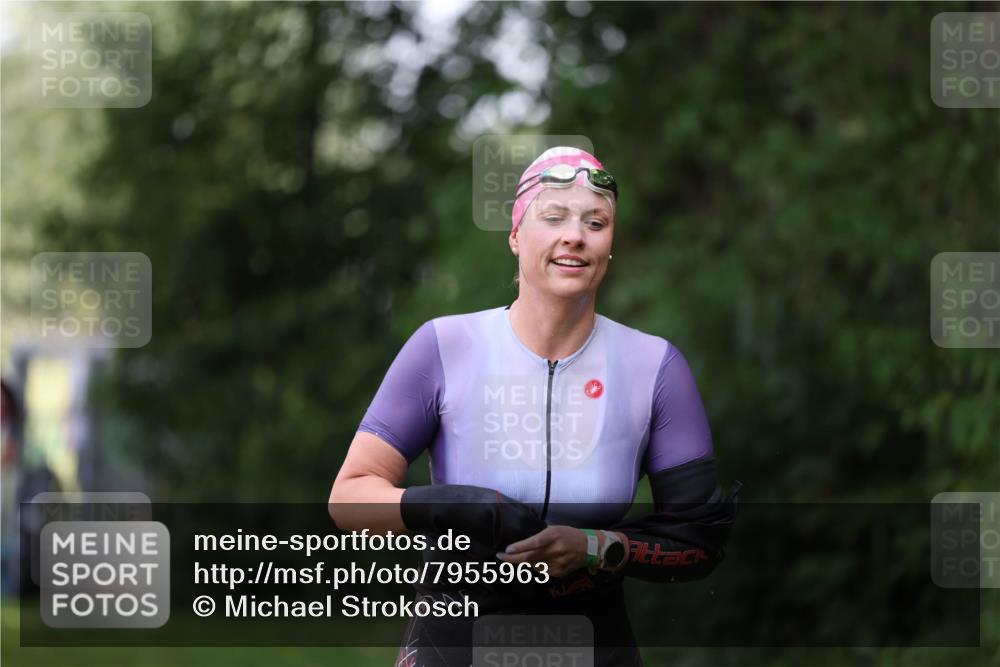 15.06.2025 - 7 Türme Triathlon Michael Strokosch http://msf.ph/oto/7955963 15.06.2025 12:34:38 Schwimmen 352, 359, 403, 482, 526, 535, 547, 576 meine-sportfotos.de