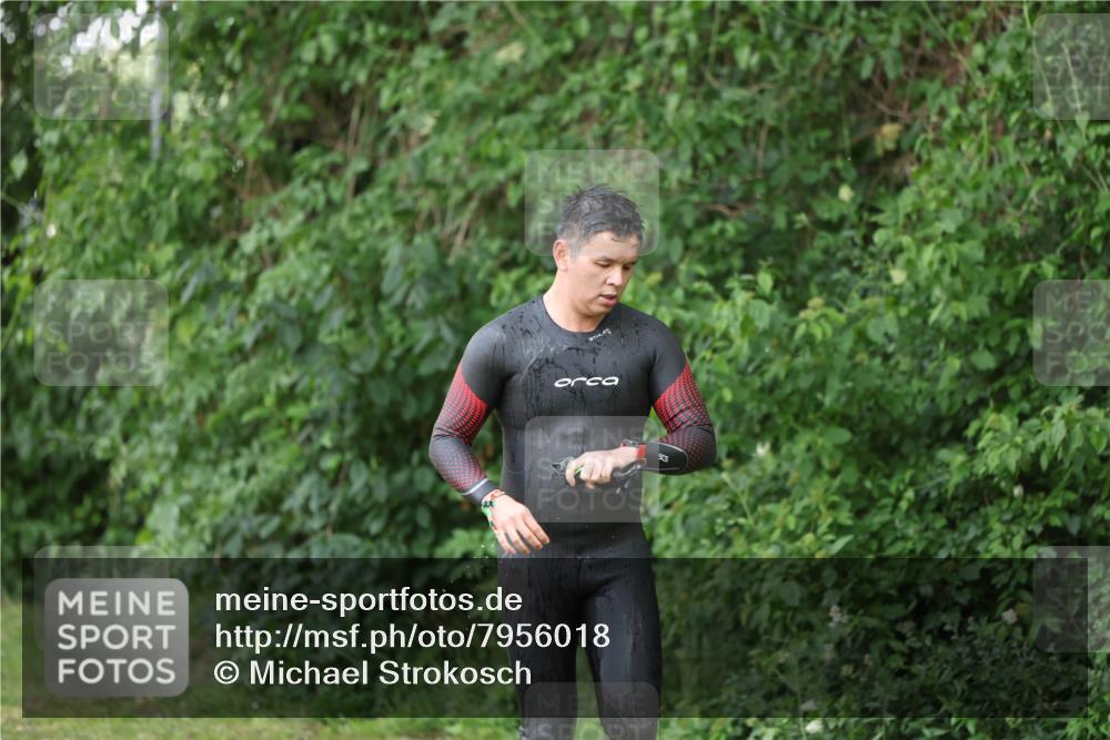 15.06.2025 - 7 Türme Triathlon Michael Strokosch http://msf.ph/oto/7956018 15.06.2025 12:34:44 Schwimmen 352, 359, 482, 526, 535, 547 meine-sportfotos.de