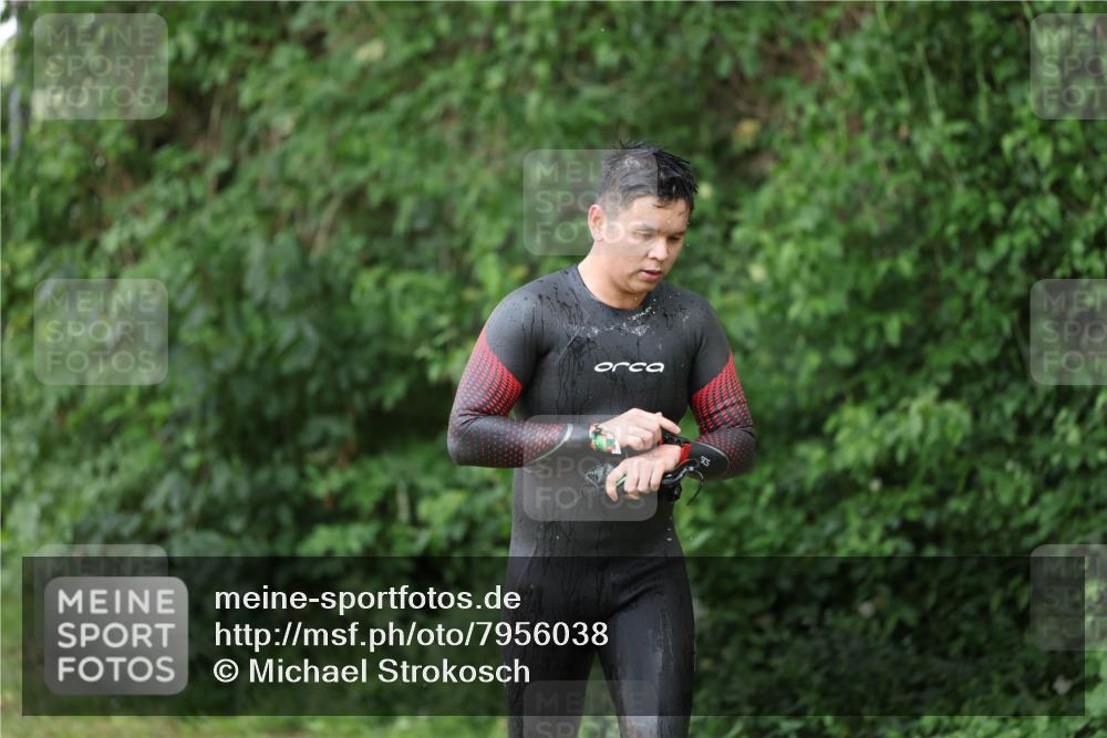 15.06.2025 - 7 Türme Triathlon Michael Strokosch http://msf.ph/oto/7956038 15.06.2025 12:34:45 Schwimmen 352, 359, 482, 526, 535, 547 meine-sportfotos.de