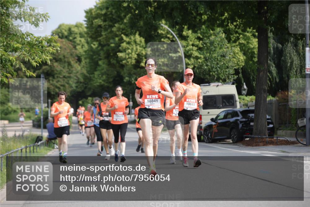 15.06.2025 - REWE Women's Run Jannik Wohlers http://msf.ph/oto/7956054 15.06.2025 08:51:41 Laufen 10823, 10123, 10341, 10693, 10 meine-sportfotos.de