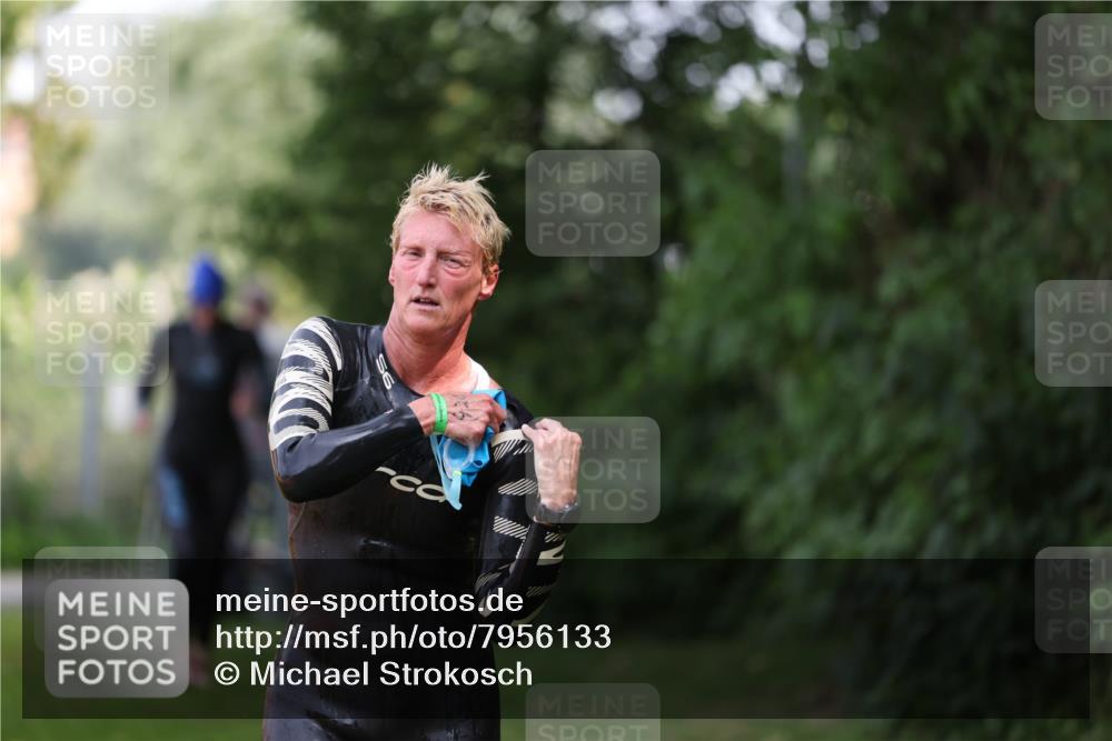 15.06.2025 - 7 Türme Triathlon Michael Strokosch http://msf.ph/oto/7956133 15.06.2025 12:35:13 Schwimmen 420, 532, 533 meine-sportfotos.de