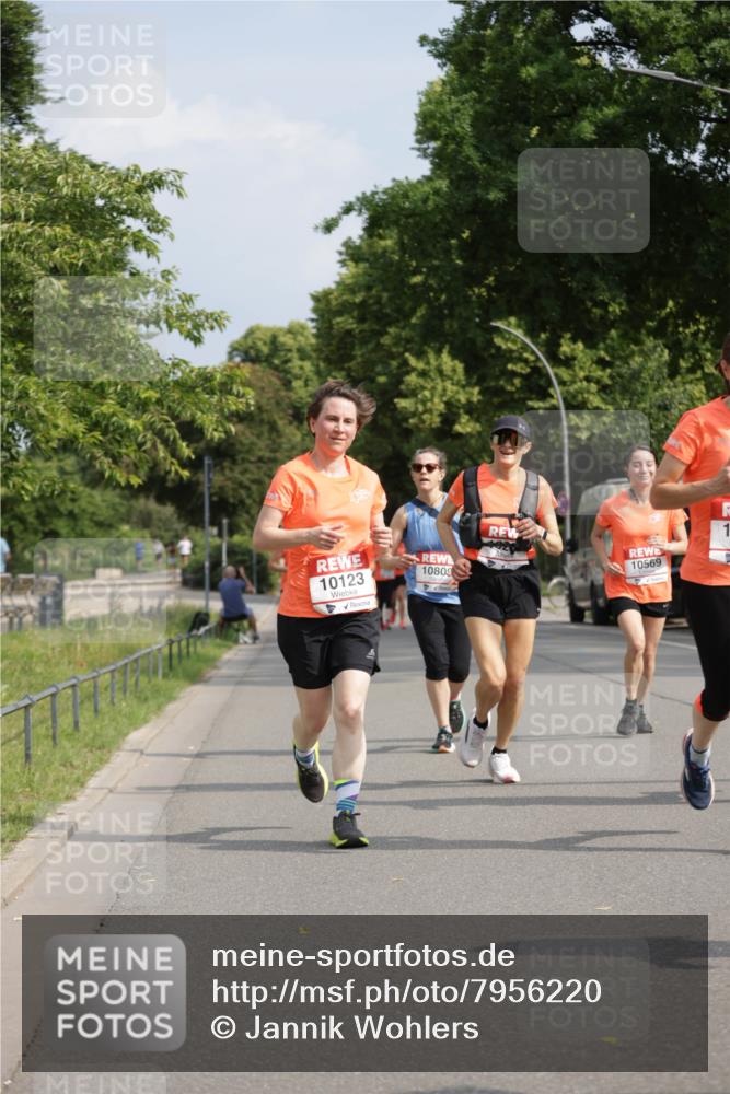 15.06.2025 - REWE Women's Run Jannik Wohlers http://msf.ph/oto/7956220 15.06.2025 08:51:45 Laufen 10123, 10809, 10569 meine-sportfotos.de