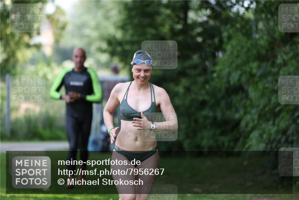 15.06.2025 - 7 Türme Triathlon Michael Strokosch http://msf.ph/oto/7956267 15.06.2025 12:35:55 Schwimmen 555, 593, 607 meine-sportfotos.de