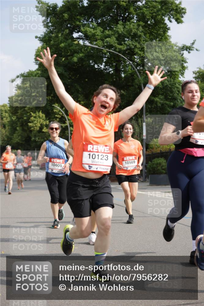 15.06.2025 - REWE Women's Run Jannik Wohlers http://msf.ph/oto/7956282 15.06.2025 08:51:47 Laufen 10809, 10123, 10569 meine-sportfotos.de