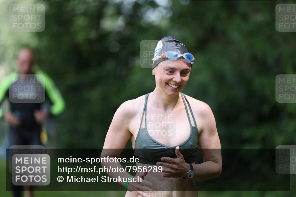 15.06.2025 - 7 Türme Triathlon Michael Strokosch http://msf.ph/oto/7956289 15.06.2025 12:35:56 Schwimmen 555, 593, 607 meine-sportfotos.de