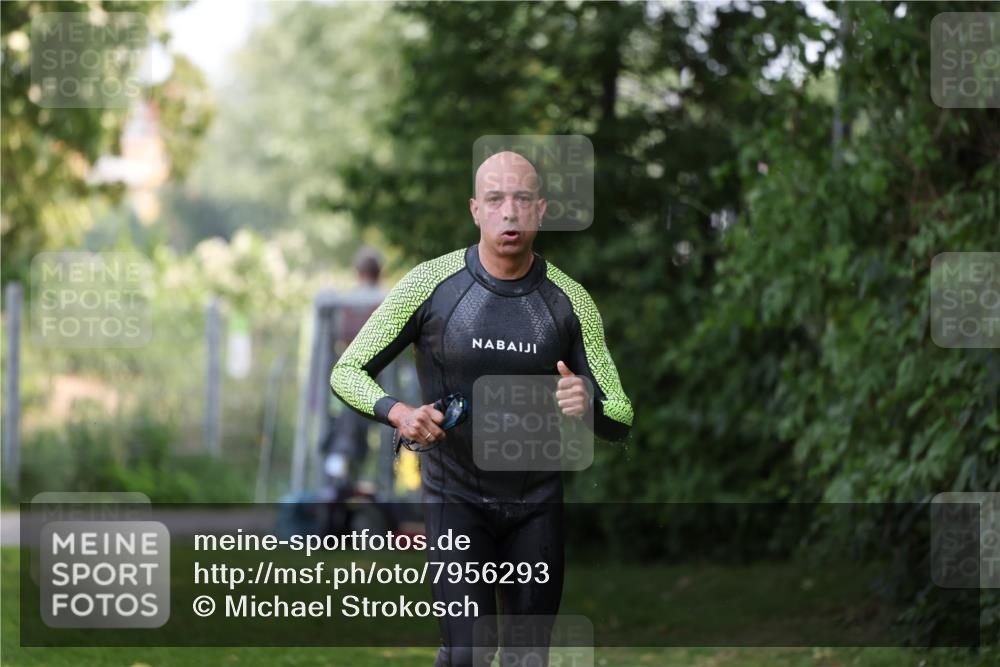 15.06.2025 - 7 Türme Triathlon Michael Strokosch http://msf.ph/oto/7956293 15.06.2025 12:35:58 Schwimmen 555, 593, 607 meine-sportfotos.de