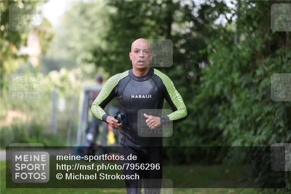 15.06.2025 - 7 Türme Triathlon Michael Strokosch http://msf.ph/oto/7956296 15.06.2025 12:35:58 Schwimmen 555, 593, 607 meine-sportfotos.de