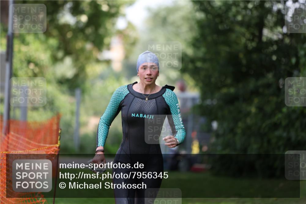 15.06.2025 - 7 Türme Triathlon Michael Strokosch http://msf.ph/oto/7956345 15.06.2025 12:36:09 Schwimmen 555, 581, 607 meine-sportfotos.de