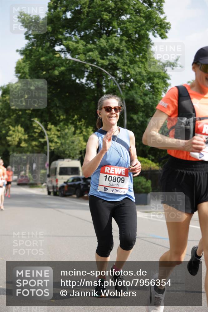 15.06.2025 - REWE Women's Run Jannik Wohlers http://msf.ph/oto/7956354 15.06.2025 08:51:48 Laufen 10809 meine-sportfotos.de