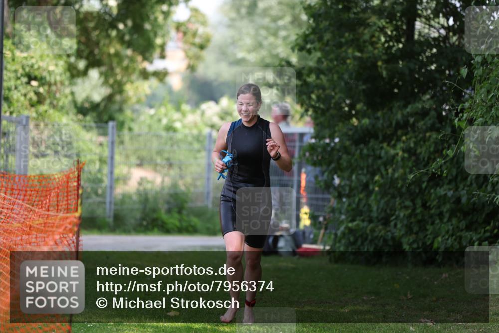 15.06.2025 - 7 Türme Triathlon Michael Strokosch http://msf.ph/oto/7956374 15.06.2025 12:36:21 Schwimmen 555, 581 meine-sportfotos.de