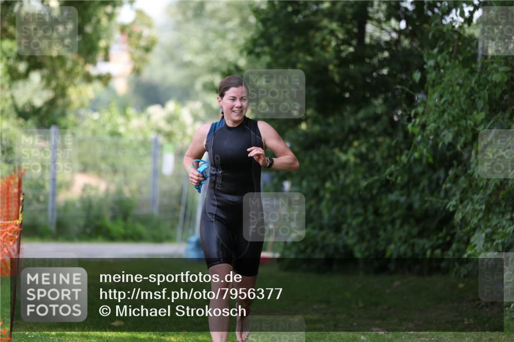 15.06.2025 - 7 Türme Triathlon Michael Strokosch http://msf.ph/oto/7956377 15.06.2025 12:36:22 Schwimmen 555, 581 meine-sportfotos.de