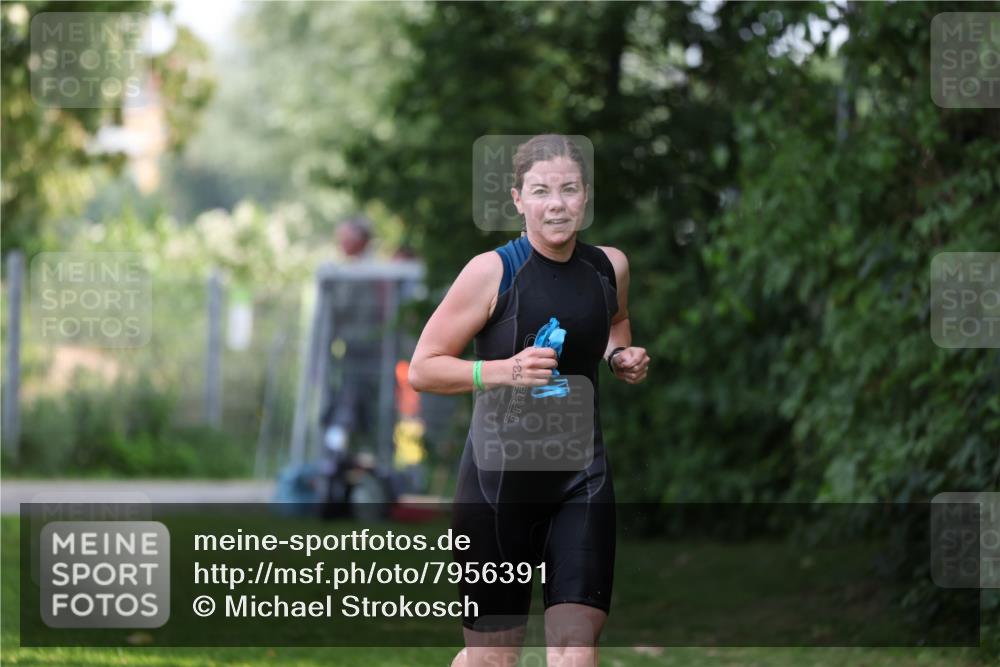 15.06.2025 - 7 Türme Triathlon Michael Strokosch http://msf.ph/oto/7956391 15.06.2025 12:36:23 Schwimmen 581 meine-sportfotos.de