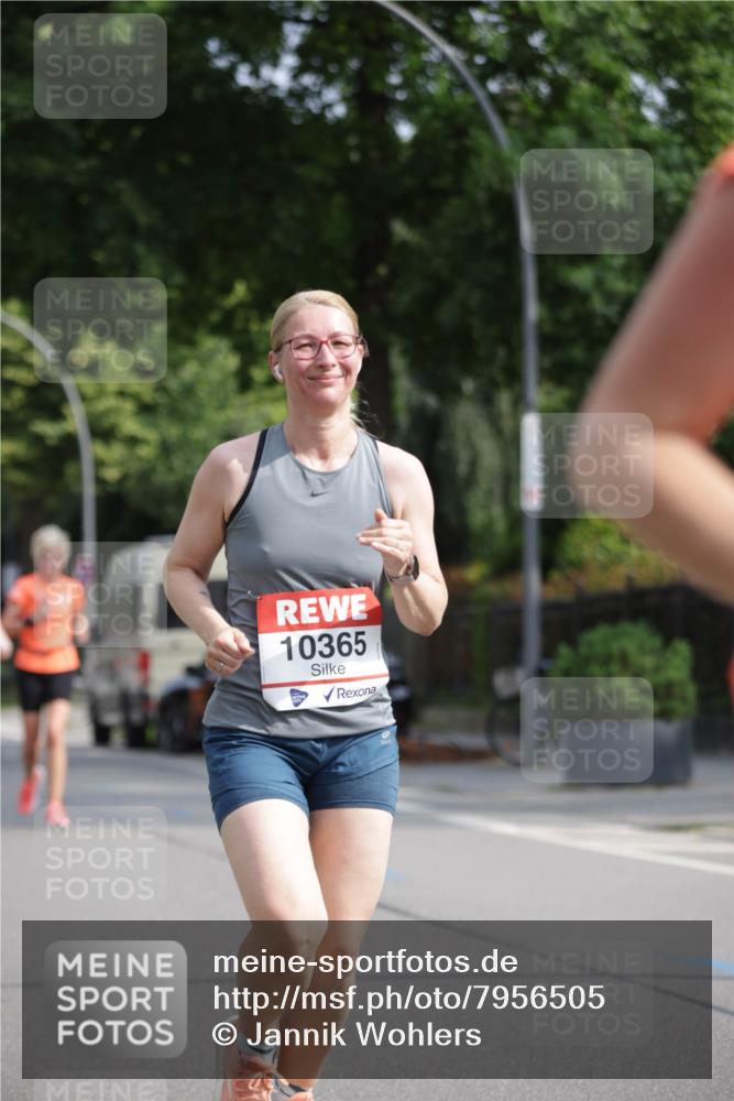 15.06.2025 - REWE Women's Run Jannik Wohlers http://msf.ph/oto/7956505 15.06.2025 08:51:53 Laufen 10365 meine-sportfotos.de