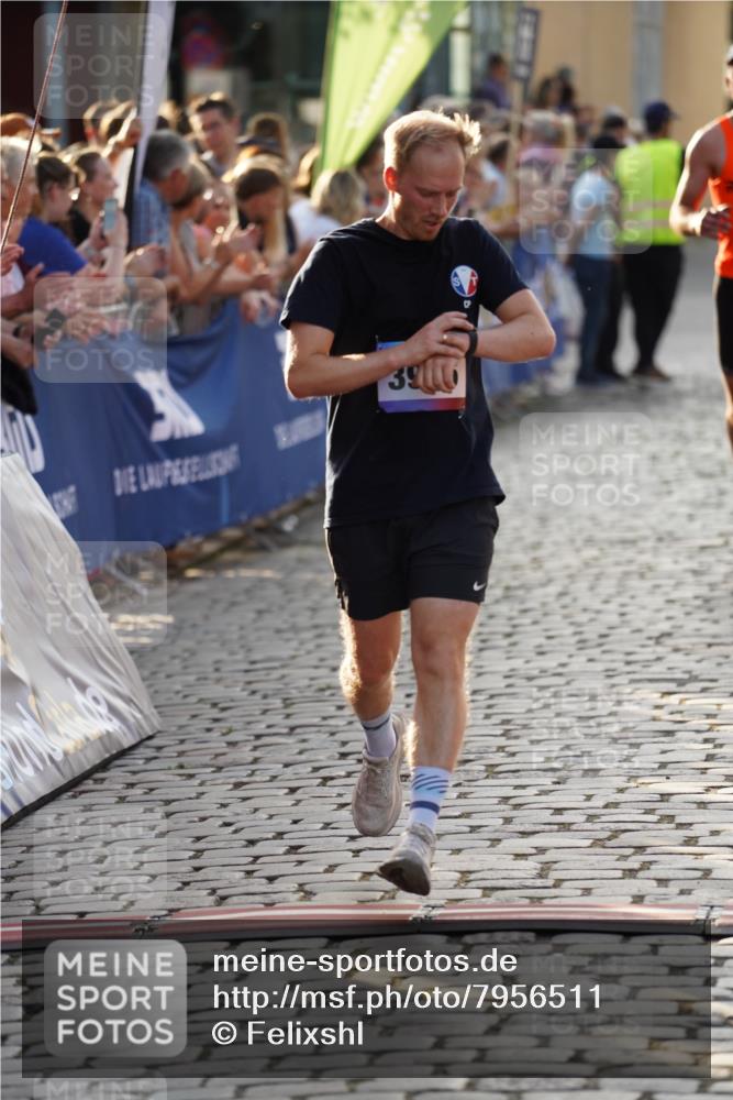 13.06.2025 - Holstenköstenlauf Felixshl http://msf.ph/oto/7956511 13.06.2025 19:47:16 Laufen 2002, 2229, 2692, 2881, 3886, 3955, 3981 meine-sportfotos.de