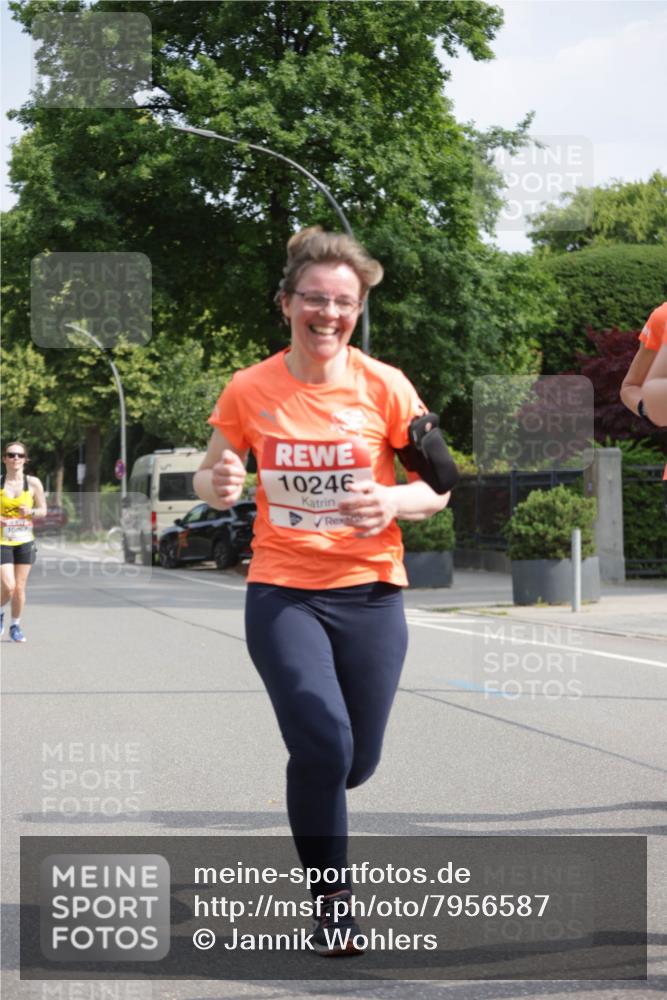 15.06.2025 - REWE Women's Run Jannik Wohlers http://msf.ph/oto/7956587 15.06.2025 08:51:59 Laufen 10246 meine-sportfotos.de