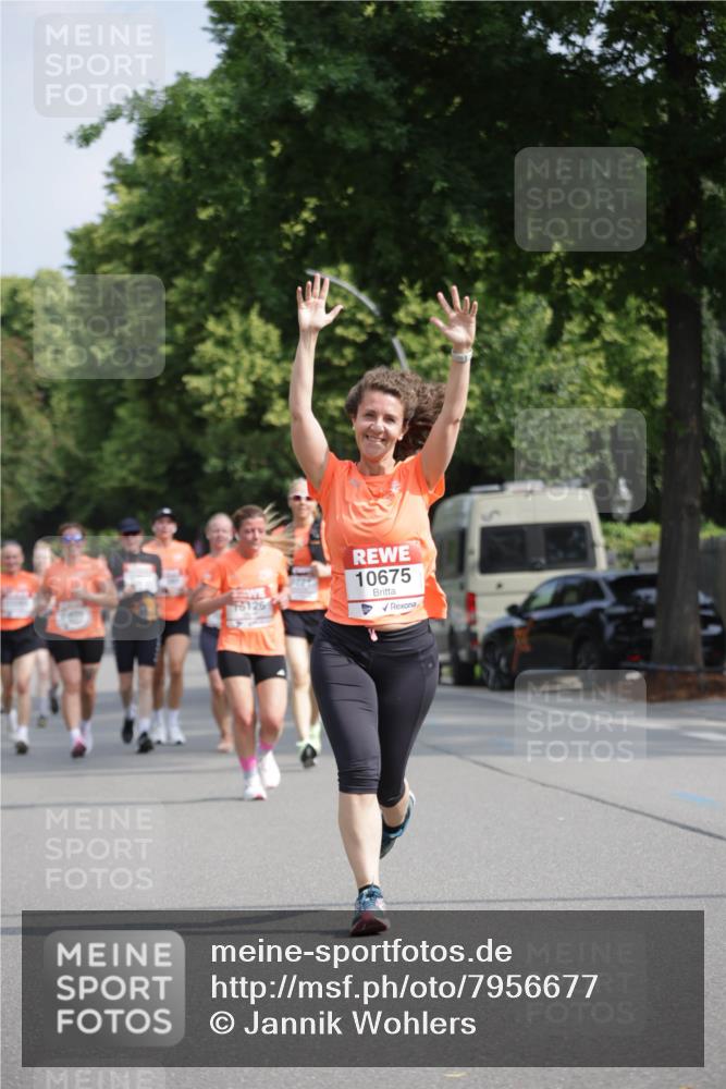 15.06.2025 - REWE Women's Run Jannik Wohlers http://msf.ph/oto/7956677 15.06.2025 08:52:05 Laufen 6126, 10675 meine-sportfotos.de