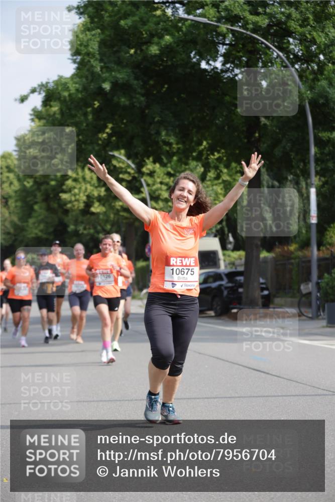 15.06.2025 - REWE Women's Run Jannik Wohlers http://msf.ph/oto/7956704 15.06.2025 08:52:05 Laufen 10675 meine-sportfotos.de