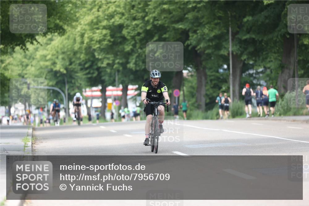 15.06.2025 - 7 Türme Triathlon Yannick Fuchs http://msf.ph/oto/7956709 15.06.2025 13:40:49 Radfahren 403, 526, 603, 1007 meine-sportfotos.de