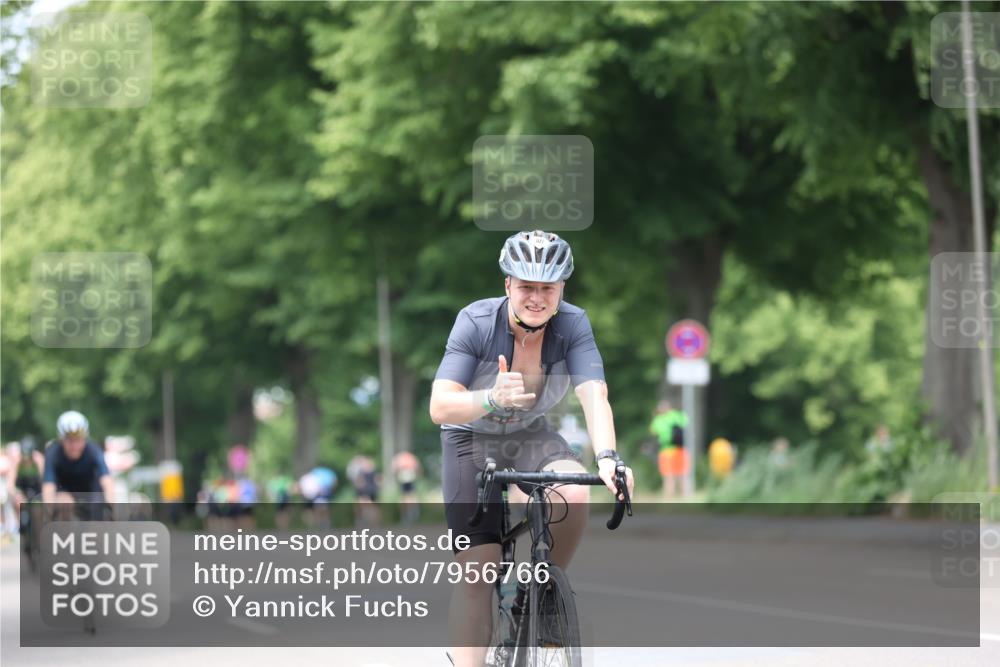 15.06.2025 - 7 Türme Triathlon Yannick Fuchs http://msf.ph/oto/7956766 15.06.2025 13:41:07 Radfahren 415, 572, 984 meine-sportfotos.de