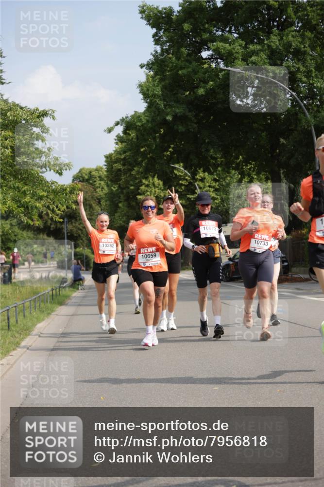 15.06.2025 - REWE Women's Run Jannik Wohlers http://msf.ph/oto/7956818 15.06.2025 08:52:09 Laufen 1067, 10282, 10733, 10659 meine-sportfotos.de