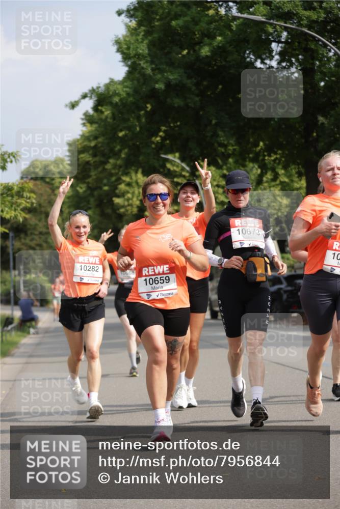 15.06.2025 - REWE Women's Run Jannik Wohlers http://msf.ph/oto/7956844 15.06.2025 08:52:10 Laufen 10282, 10668, 10659, 10673, 10 meine-sportfotos.de