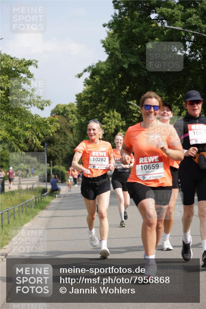 15.06.2025 - REWE Women's Run Jannik Wohlers http://msf.ph/oto/7956868 15.06.2025 08:52:11 Laufen 10282, 1060, 10659, 1067, 4 meine-sportfotos.de