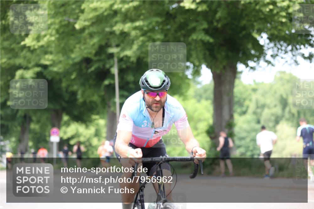 15.06.2025 - 7 Türme Triathlon Yannick Fuchs http://msf.ph/oto/7956962 15.06.2025 13:42:01 Radfahren 199, 670, 921 meine-sportfotos.de