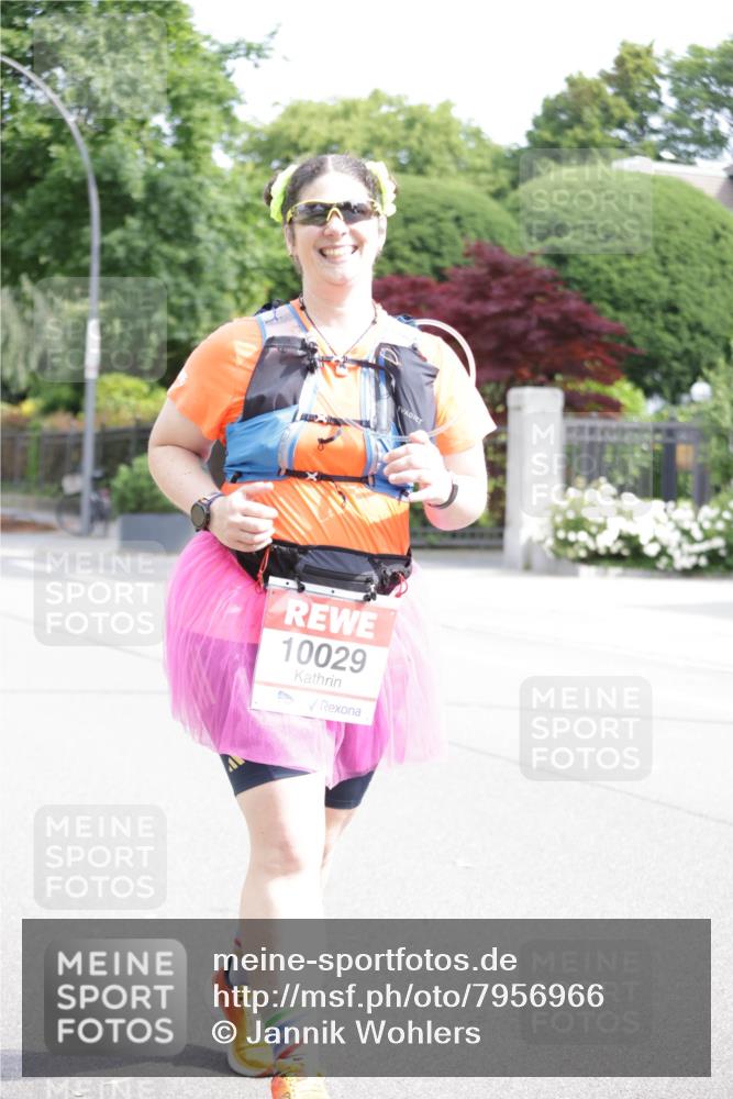 15.06.2025 - REWE Women's Run Jannik Wohlers http://msf.ph/oto/7956966 15.06.2025 09:14:19 Laufen 10029 meine-sportfotos.de