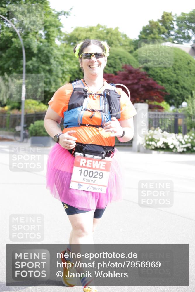 15.06.2025 - REWE Women's Run Jannik Wohlers http://msf.ph/oto/7956969 15.06.2025 09:14:19 Laufen 10029 meine-sportfotos.de
