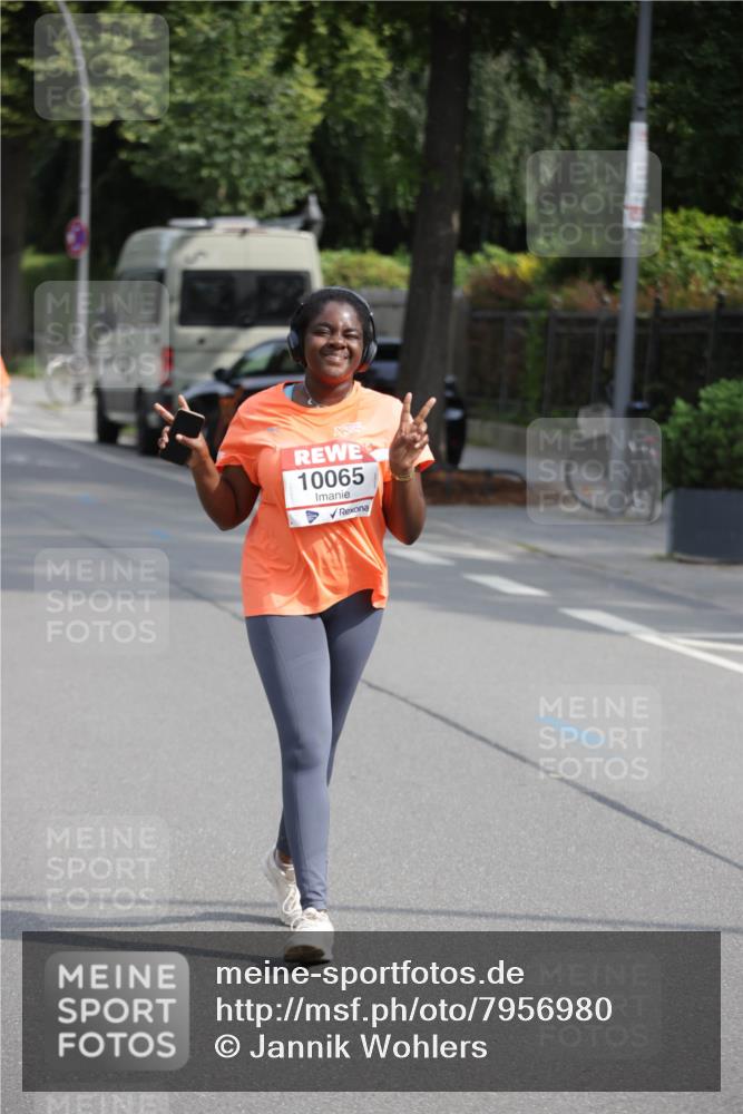 15.06.2025 - REWE Women's Run Jannik Wohlers http://msf.ph/oto/7956980 15.06.2025 09:14:27 Laufen 10065 meine-sportfotos.de