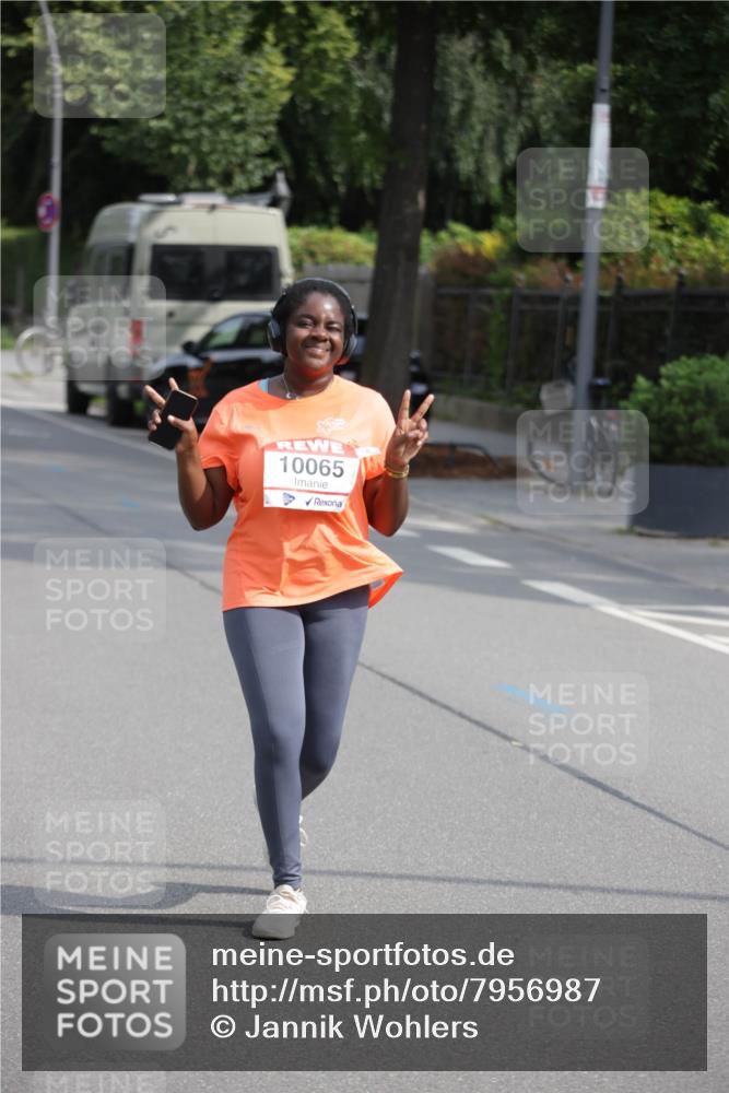 15.06.2025 - REWE Women's Run Jannik Wohlers http://msf.ph/oto/7956987 15.06.2025 09:14:28 Laufen 10065 meine-sportfotos.de
